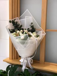 Drivu White Tulips Bouquet