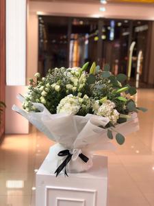 Drivu White & Green Flowers Bouquet