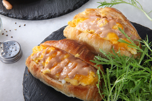 Drivu Scrambled Eggs in Croissant