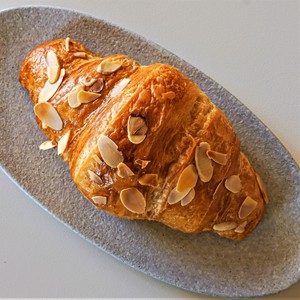 Drivu Almond Croissant