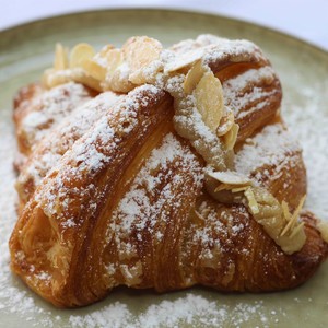 Drivu Almond Croissant 