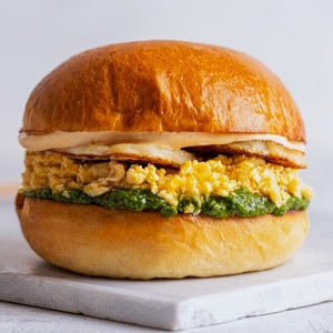 Drivu Halloumi Scramble Bun