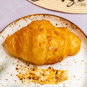 Drivu Almond Croissant