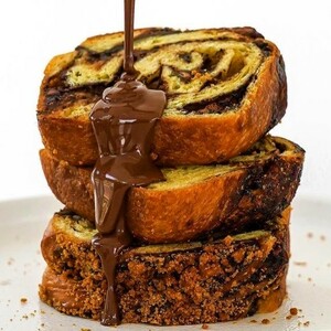 Drivu Babka with Chocolate Sauce 