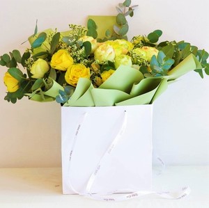 Drivu White & Yellow Flower Bouquet (in a bag)