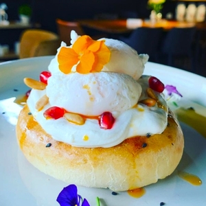Drivu Labaneh Poached Egg Bagel 