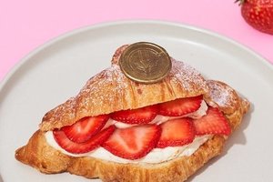 Drivu Vanilla Pastry Cream with Strawberry Croissant