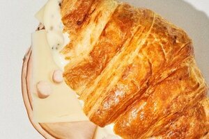 Drivu Turkey & Cheese Croissant