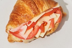Drivu Caprese Croissant