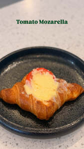 Drivu Tomato Mozzarella Croissant  