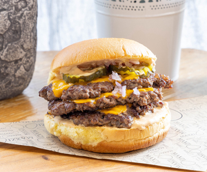 Drivu Trible cheese burger 
