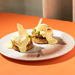 Drivu Eggs Benedict Brioche