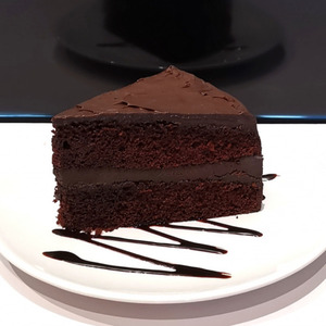 Drivu Chocolate Cake (slice)
