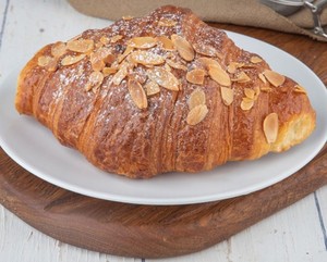 Drivu Almond Croissant