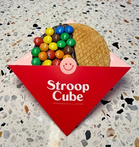 Drivu Stroopwafel with Smarties & Chocolate Dip