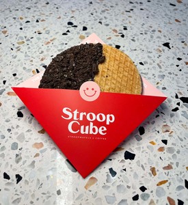 Drivu Stroopwafel with Oreo & Chocolate Dip