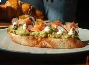 Drivu Smashed Avo Toast with Smoked Salmon n' Cream cheese