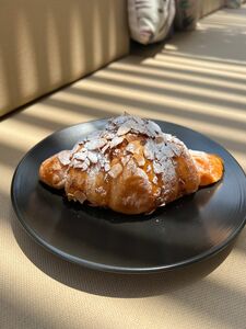 Drivu Almond Croissant