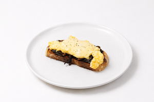 Organic Egg & Mushroom Toast  - Farmers Coffee dubai