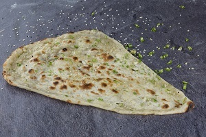 Drivu Cheese Chili Garlic Naan نان بالفلفل و الثوم و الجبن