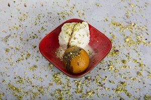 Drivu Gulab Jamun with Vanilla جلاب جامون بالفانيلا