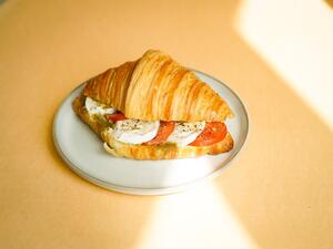 Drivu Mini Tomato Mozzarella Croissant