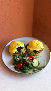 Drivu Eggs Benedict