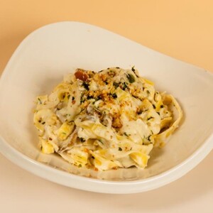 Alfredo Chicken Fettuccine - AOM Cafe sharjah