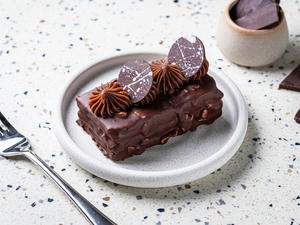 Drivu Chocolate Log Cake