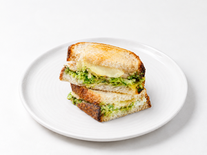 Organic Pesto Chicken Sandwich - Farmers Coffee dubai