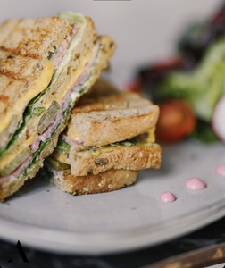 Drivu Grilled Beef Pastriani Emmental Cheese 