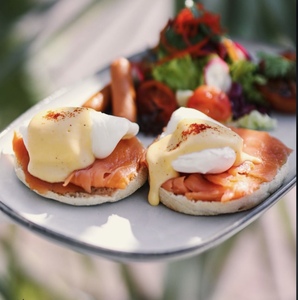 Drivu Smoked Salmon Benedict 
