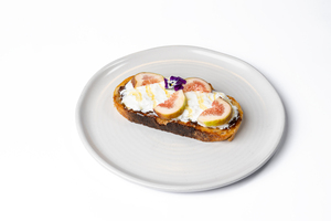 Drivu Organic Figs & Burrata Toast.
