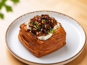 Drivu Olives Zaatar Labneh Croissant (spicy)