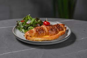 Drivu Cheese Croissant with Turkey Ham