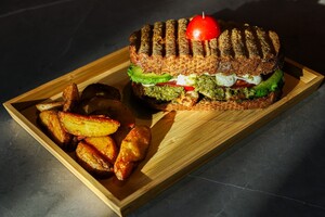 Drivu Pesto & Chicken Avocado