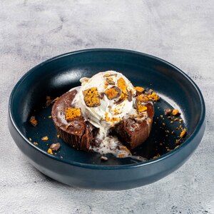 Drivu Madagascar Fondant with Madagascar Vanilla Gelato and Honeycomb topping