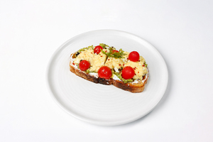 Organic Egg & Avo Toast - Farmers Coffee dubai