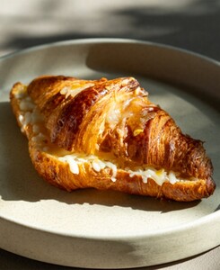 Drivu plain croissant with egg