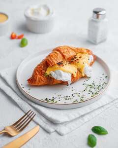 Drivu Egg Benedict Croissant