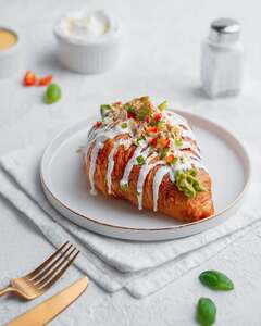 Drivu Scrambled Egg & Avo Croissant