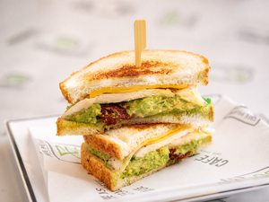 Chicken Avocado - Cafe Peloton dubai
