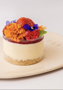 Drivu Small Floral Cheesecake