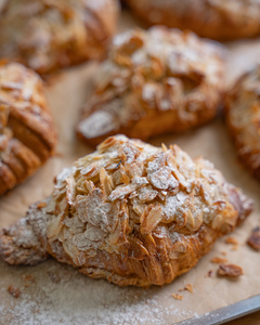 Drivu Almond Croissant