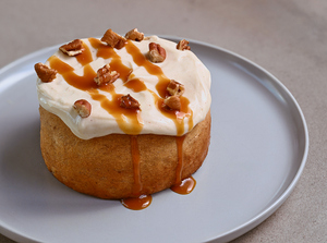 Drivu Caramel pecan Cinnamon Roll