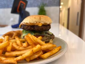 Drivu Divame Cheesy Beef Burger