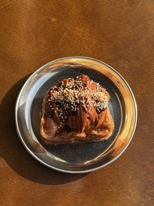 Drivu Cheese and date syrup