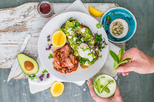 Drivu Avocado Smash with Smoked Salmon and Sessame 