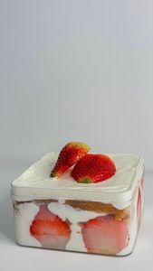 Drivu Strawberry Cake (Small)