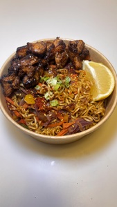 Drivu ‏Vegetable Noodles With Chicken 